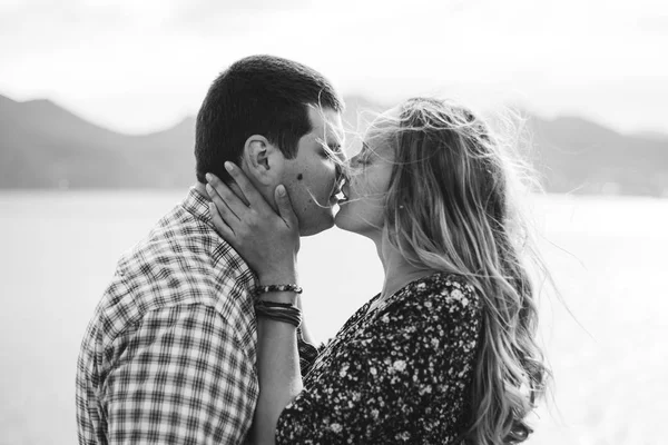 Young beautiful couple together. — Stock Photo, Image