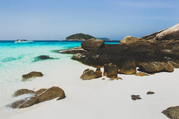 Praia de areia branca — Fotografia de Stock