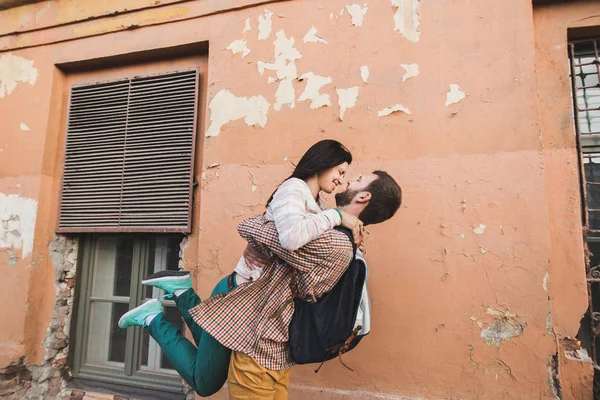 Pasangan muda jatuh cinta — Stok Foto