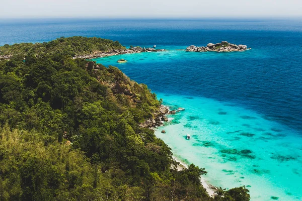 Tropische kust met turquoise water — Stockfoto