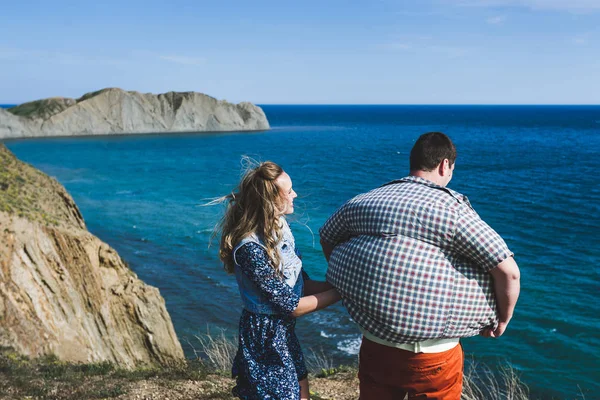 Foto divertida de pareja joven . — Foto de Stock