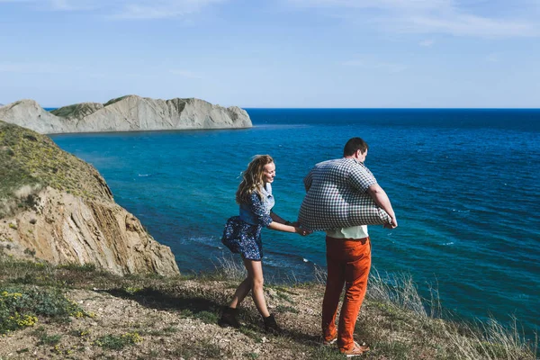 Foto divertida de pareja joven . — Foto de Stock