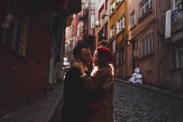 Pasangan yang lembut berciuman. — Stok Foto