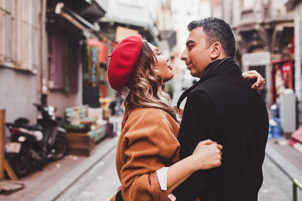 European couple at street of Istanbul — Stock Photo, Image