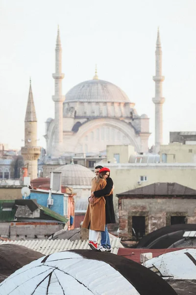 Couple in love standing on roof — Stock Photo, Image