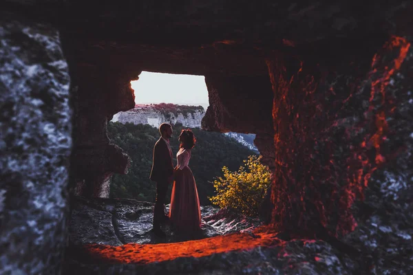 Bröllop fotosession på berget Mangup — Stockfoto