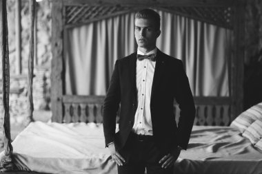 zarif yakışıklı bir adam portresi 