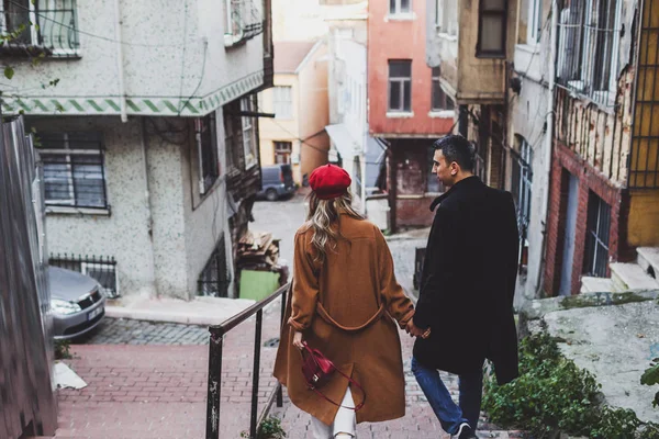 Eski istanbul yürüme Çift — Stok fotoğraf