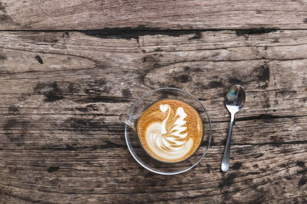 Copa de cappuccino aroma sobre mesa de madera — Foto de Stock