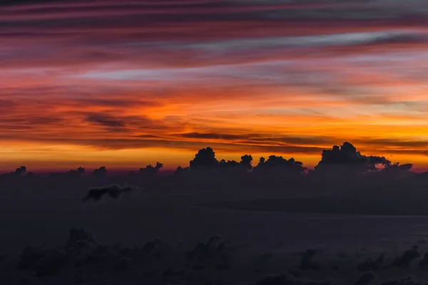 Incrível nascer do sol colorido — Fotografia de Stock