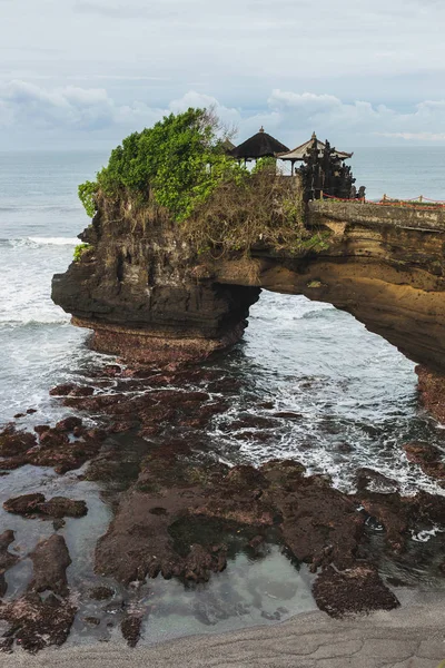 Sacred Balinese temple Tanah Lot — Stock Photo, Image