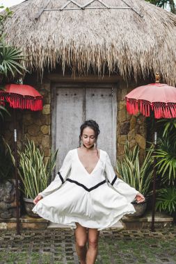 Genç kadında Ubud Köyü
