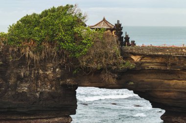 Kutsal Balinese Tapınağı Tanah Lot. 