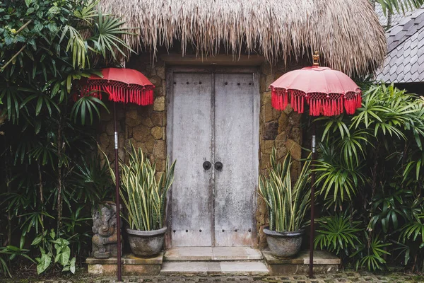 Indgang i traditionelle bali hus - Stock-foto