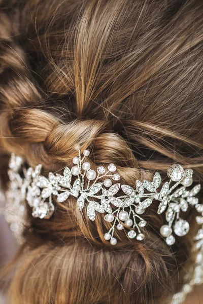 Hairpin in bride hair — Stock Photo, Image