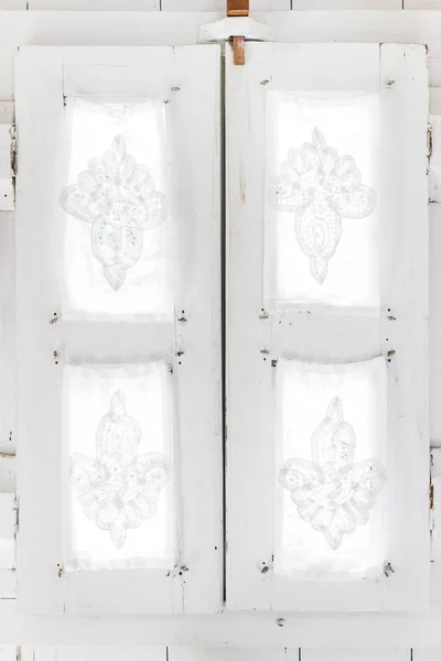 Ablak, redőny, és dekoratív függönyök — Stock Fotó