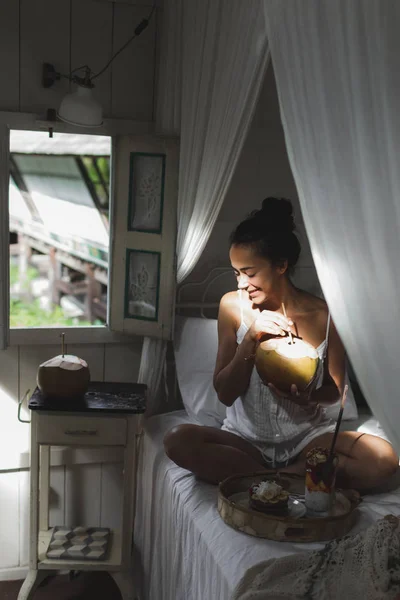 Girl having breakfast in bed — Stock Photo, Image