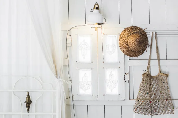 Intérieur de la maison en bois moderne lumière — Photo