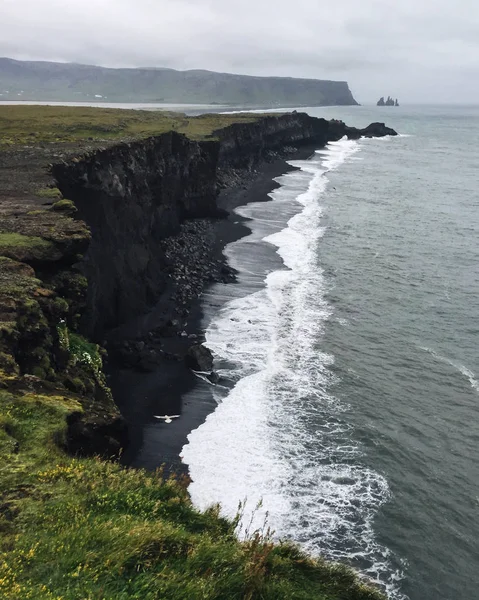 Dyrholaey coast with black sand in Iceland — Stock Photo, Image