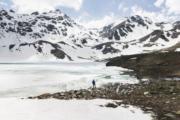 Férfi túra régióban Elbrus — Stock Fotó