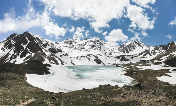 Lake Syltrankel in Elbrus region — Stock Photo, Image