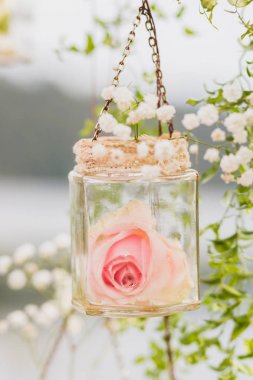 Gül desenli şeffaf asılı kavanoza dekorasyon düğün