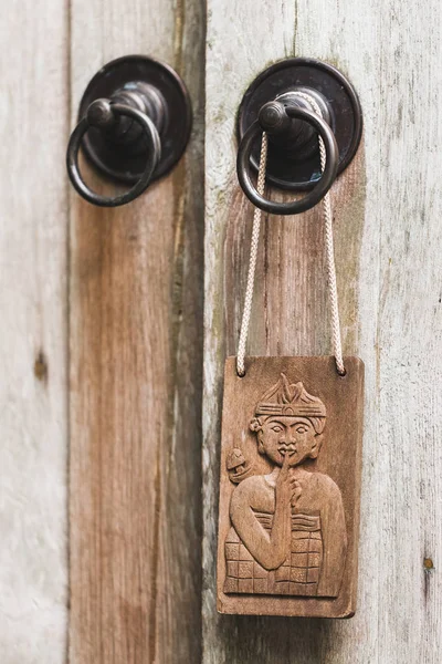 Wooden Sign Balinese Style Hanging Metal Door Knob — Stock Photo, Image