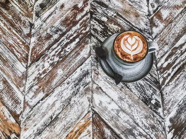 Taza Café Con Vajilla Hermosa Sobre Fondo Rústico Texturizado Madera — Foto de Stock