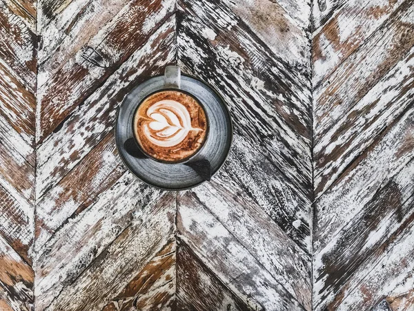 Taza Café Con Vajilla Hermosa Sobre Fondo Rústico Texturizado Madera — Foto de Stock