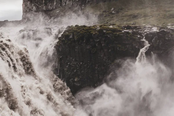 Drámai kilátás a híres izlandi vízesés Dettifoss. Lélegeztetőgép — Stock Fotó