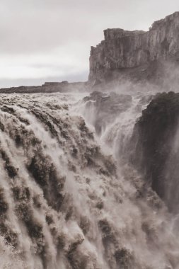 Ünlü İzlanda şelalesi Dettifoss 'un dramatik manzarası. Nefes kesici.