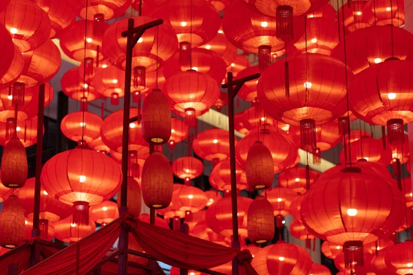 Traditional red lanterns decorated for Chinese new year Chunjie. — Stock Photo, Image