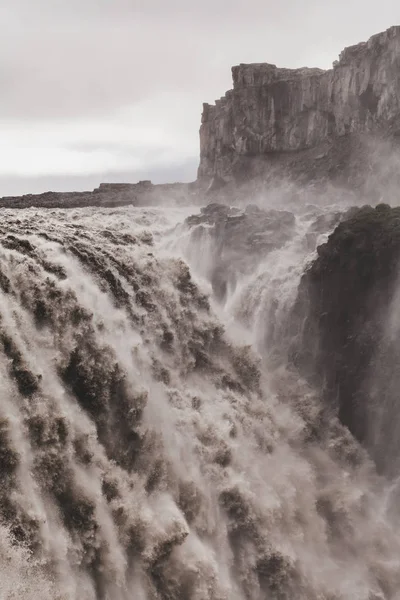 Δραματική θέα του διάσημου καταρράκτη της Ισλανδίας Dettifoss. Εκπληκτικό. — Φωτογραφία Αρχείου