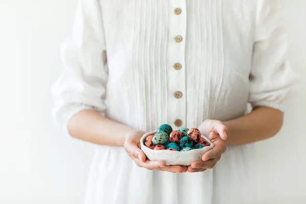 Woman Hands Holding Small Beautiful Ceramic Plate Painted Quail Eggs — Stock Photo, Image