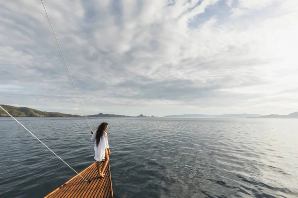 Woman White Shirt Enjoying Private Tour Luxury Wooden Yacht Amazing — Stock Photo, Image