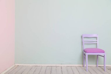 Oda sandalye renk duvar nane pembe