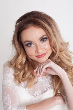 Gelin beyaz elbise güzel gözleri