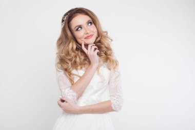 Gelin beyaz elbise güzel gözleri