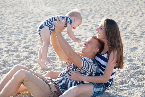 Mamá papá hijo en Pebble Beach — Foto de Stock