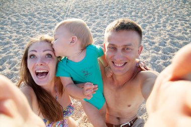 papja ve aile fotoğrafı yapıyor anne