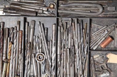 Tamir inşaat araçları birçok farklı matkaplar