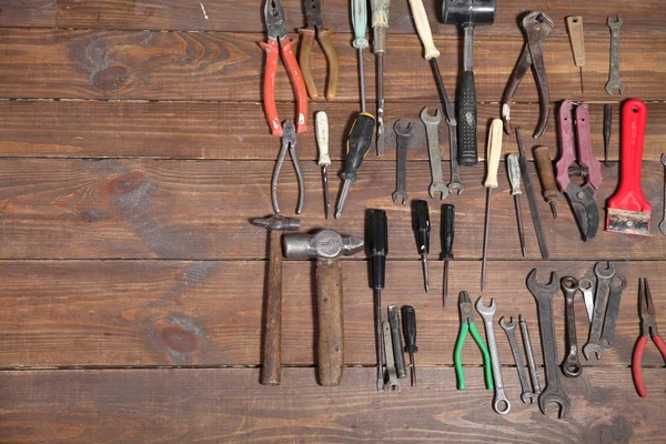 Werkzeug zur Reparatur von Messern hämmert Schlüsselzange — Stockfoto