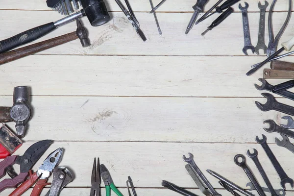 İnşaat çekiç tornavida onarmak alet pense kurullarında