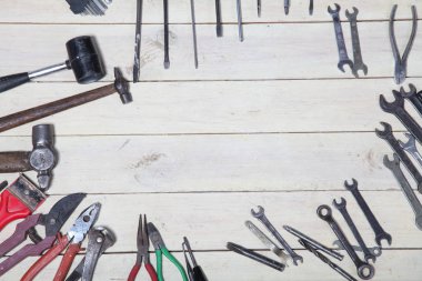 İnşaat çekiç tornavida onarmak alet pense kurullarında