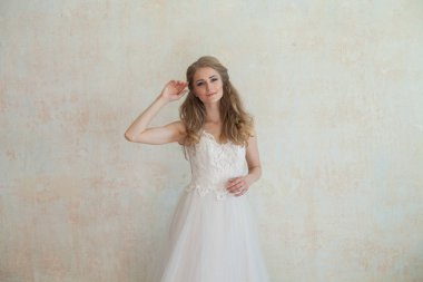 güzel gelin düğün saç ve elbise poz