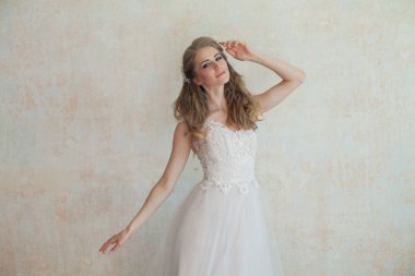 güzel gelin düğün saç ve elbise poz