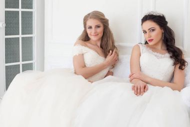 Düğün iki genç kadın portresi White Hall Giydir