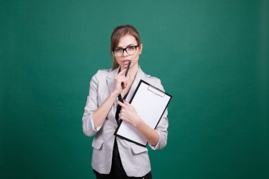 öğretmen ile yeşil panoları gazetelerde