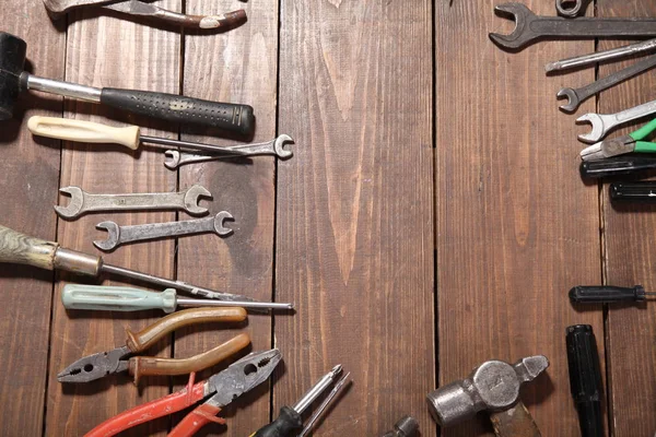 Werkzeug zur Reparatur von Messern hämmert Schlüsselzange — Stockfoto