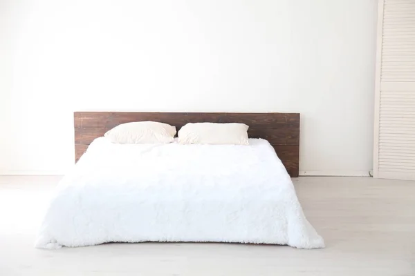 Interior white bedroom this morning with bed — Stock Photo, Image